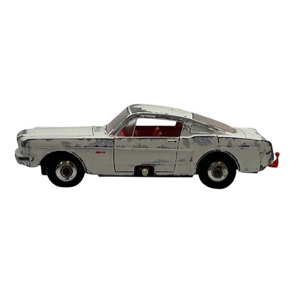 Vintage Matchbox Lesney Ford Mustang No. 8 Diecast Model Car White 1960s - Picture 3 of 10